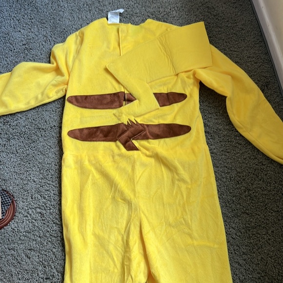 Pikachu costume - Picture 4 of 5